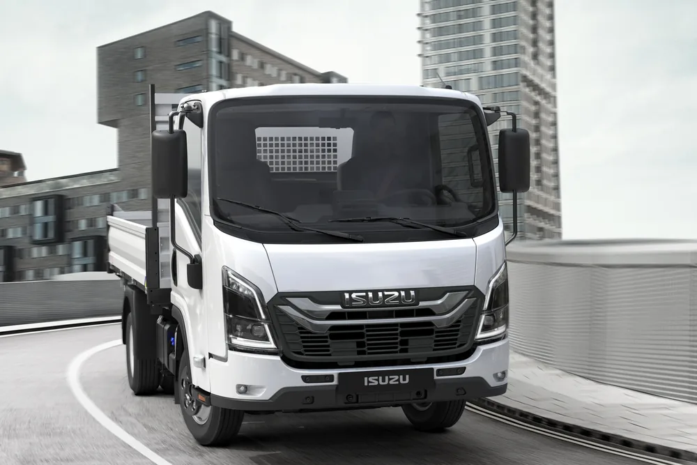 Isuzu Serie N bianco con cassone ribaltabile